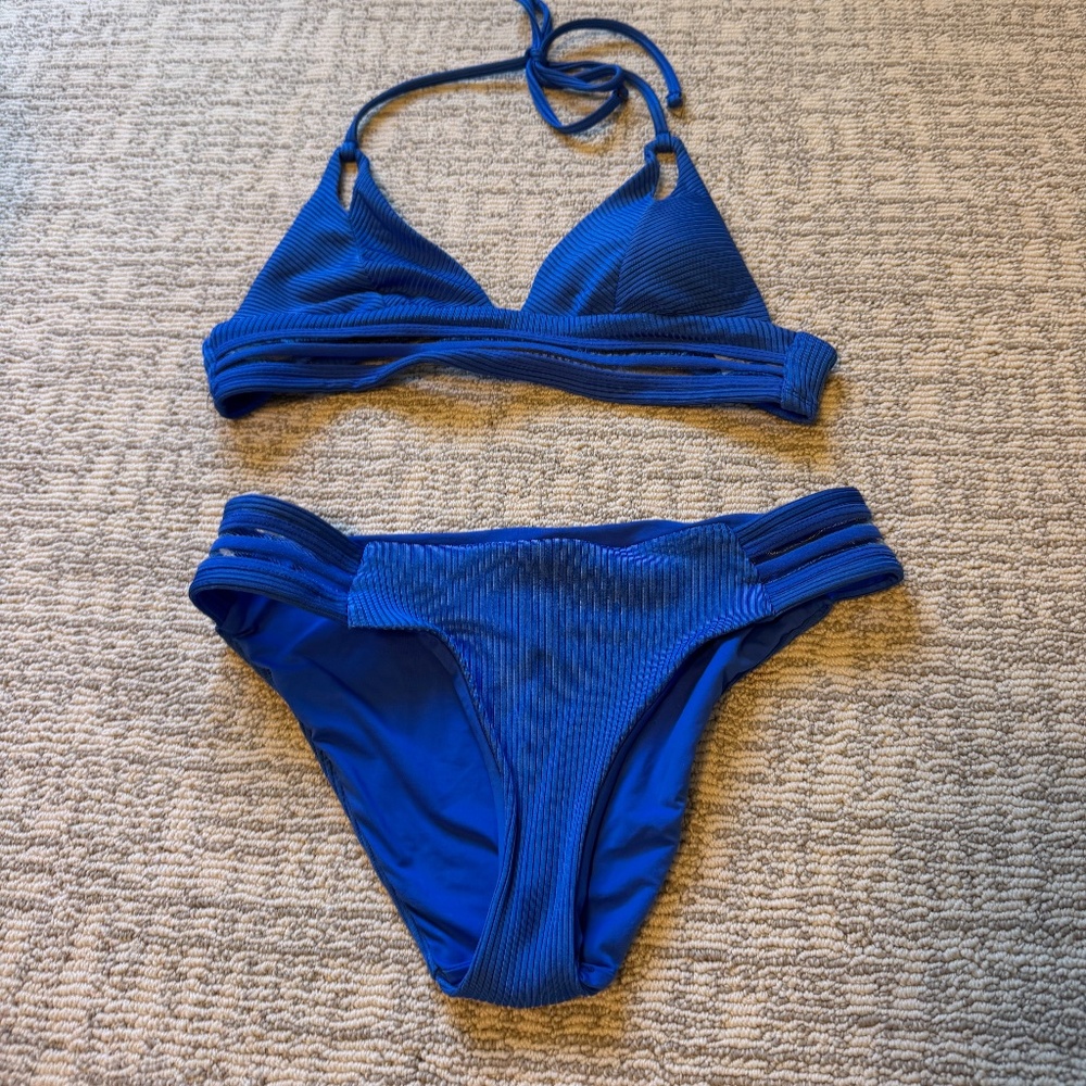 Isabella Rose Swimsuit Size Medium